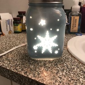 Winter Frost warmer creates lots of light.